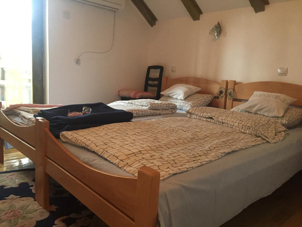 Guesthouse Bajka Vinci Buitenkant foto
